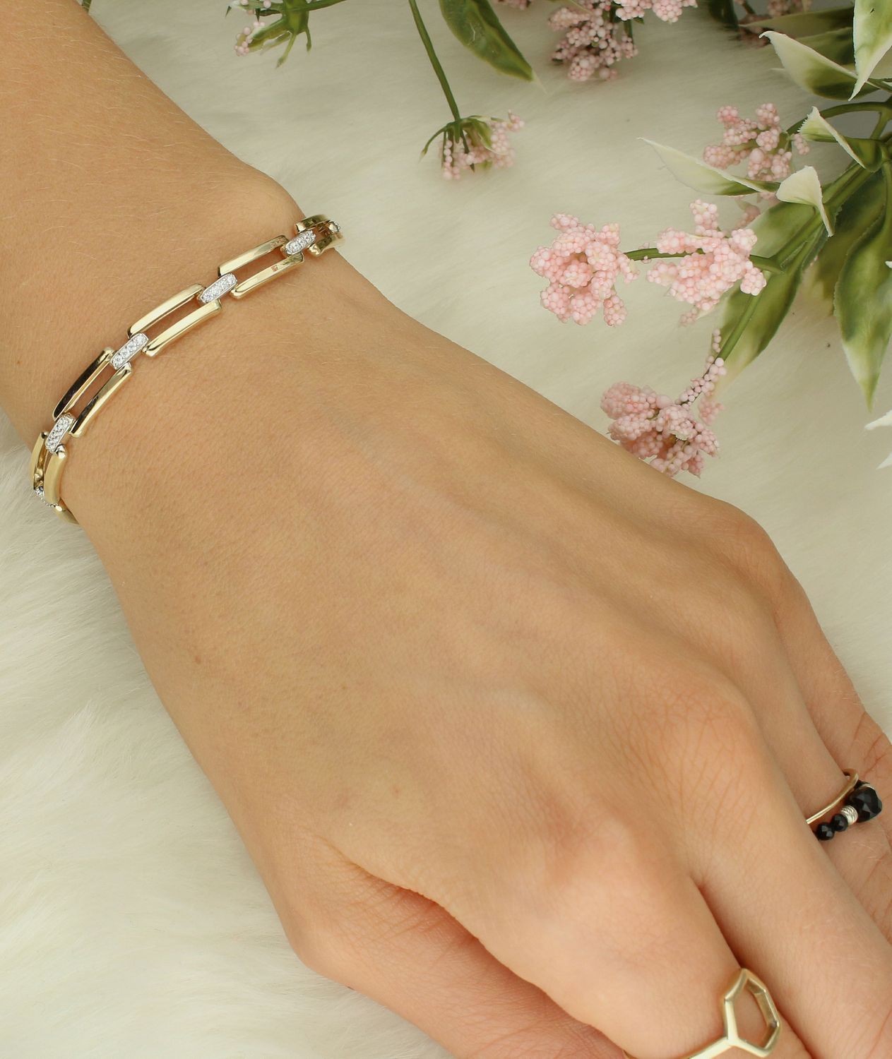 Bransoletka złota prostokątne blaszki z cyrkoniami próba 375, BR 3733 375 Złota bransoletka wykonana z 9 karatowego żółtego złota. Bransoletka to idealny pomysł na prezent. Złota biżuteria o1.jpg